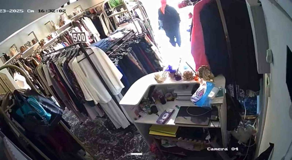 Geldi, 10 Saniyede Çaldı Ve Gitti