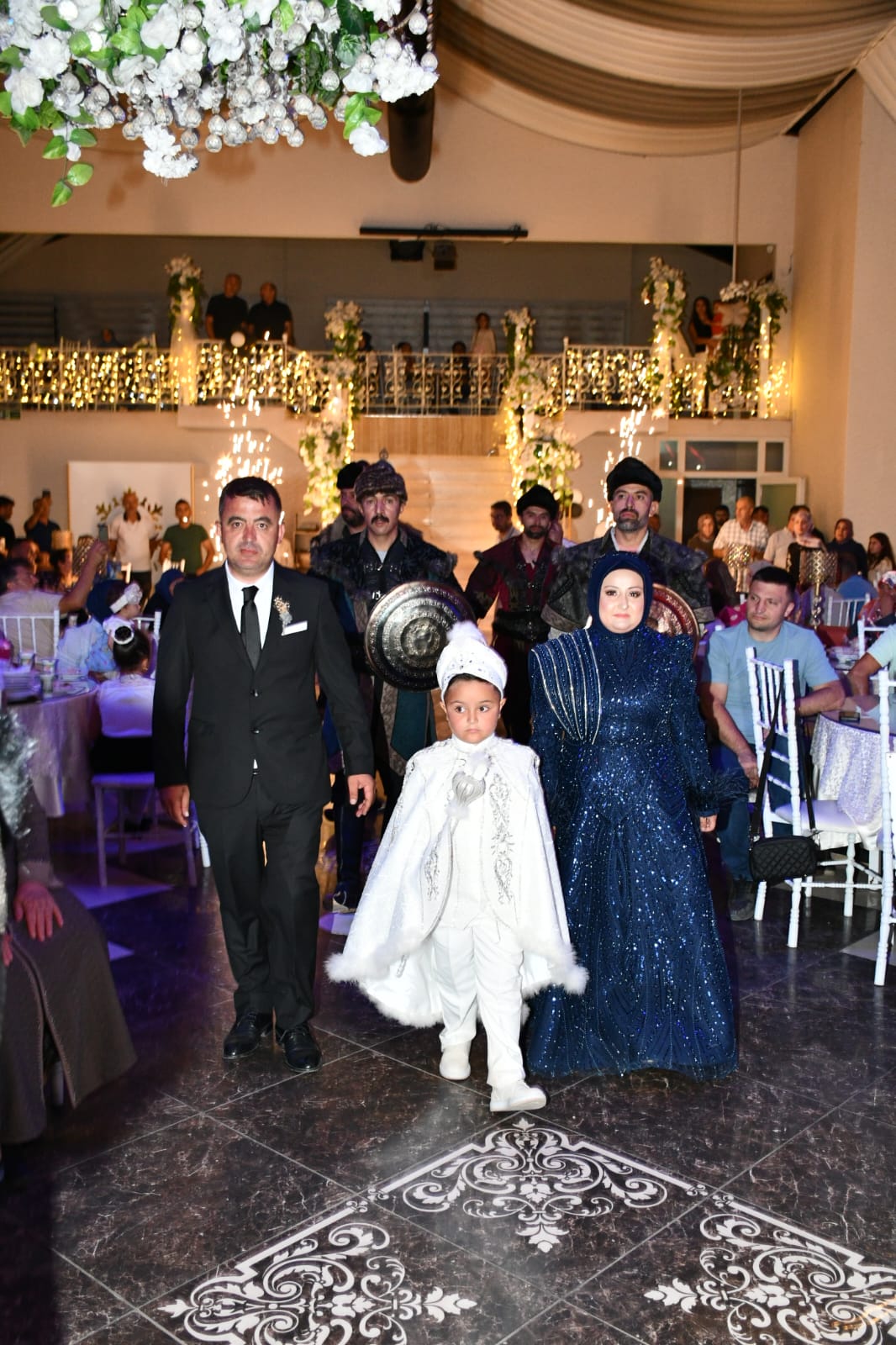 kilic-kalkan-ekibi-dugune-renk-katti.jpg