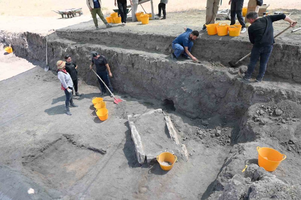 Küllüoba Höyüğü’ndeki Mezarlık Alanda Yapılan Arkeolojik Çalışmaların İlginç Sonuçları