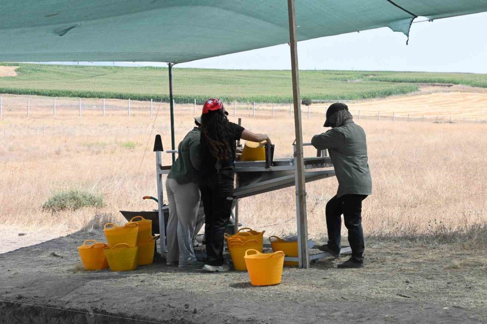 Küllüoba Höyüğü’ndeki Mezarlık Alanda Yapılan Arkeolojik Çalışmaların İlginç Sonuçları