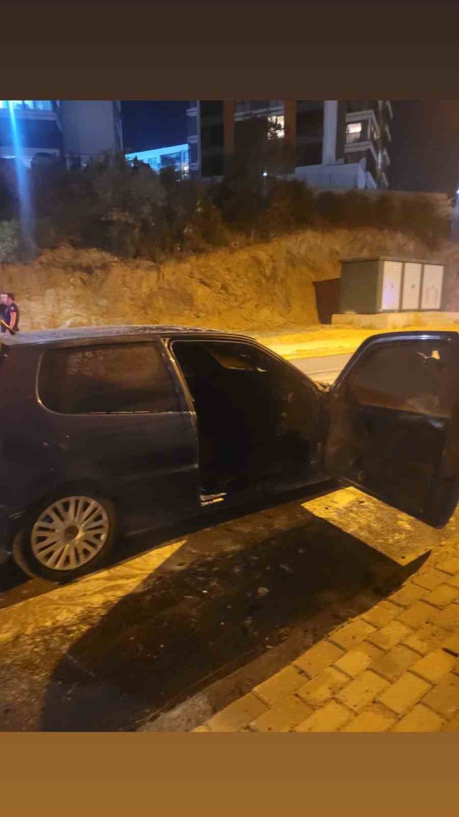 Park Halindeki Otomobil Alev Aldı