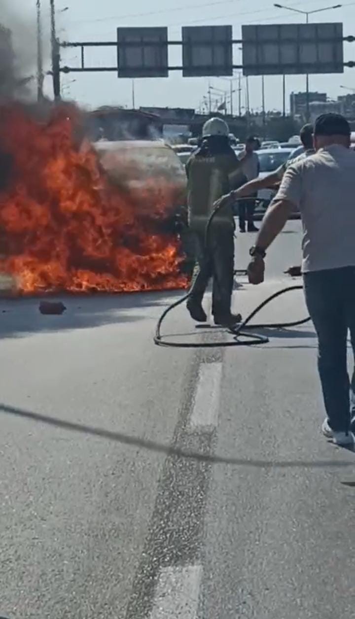 Seyir Halindeki Araç Alev Alev Yandı
