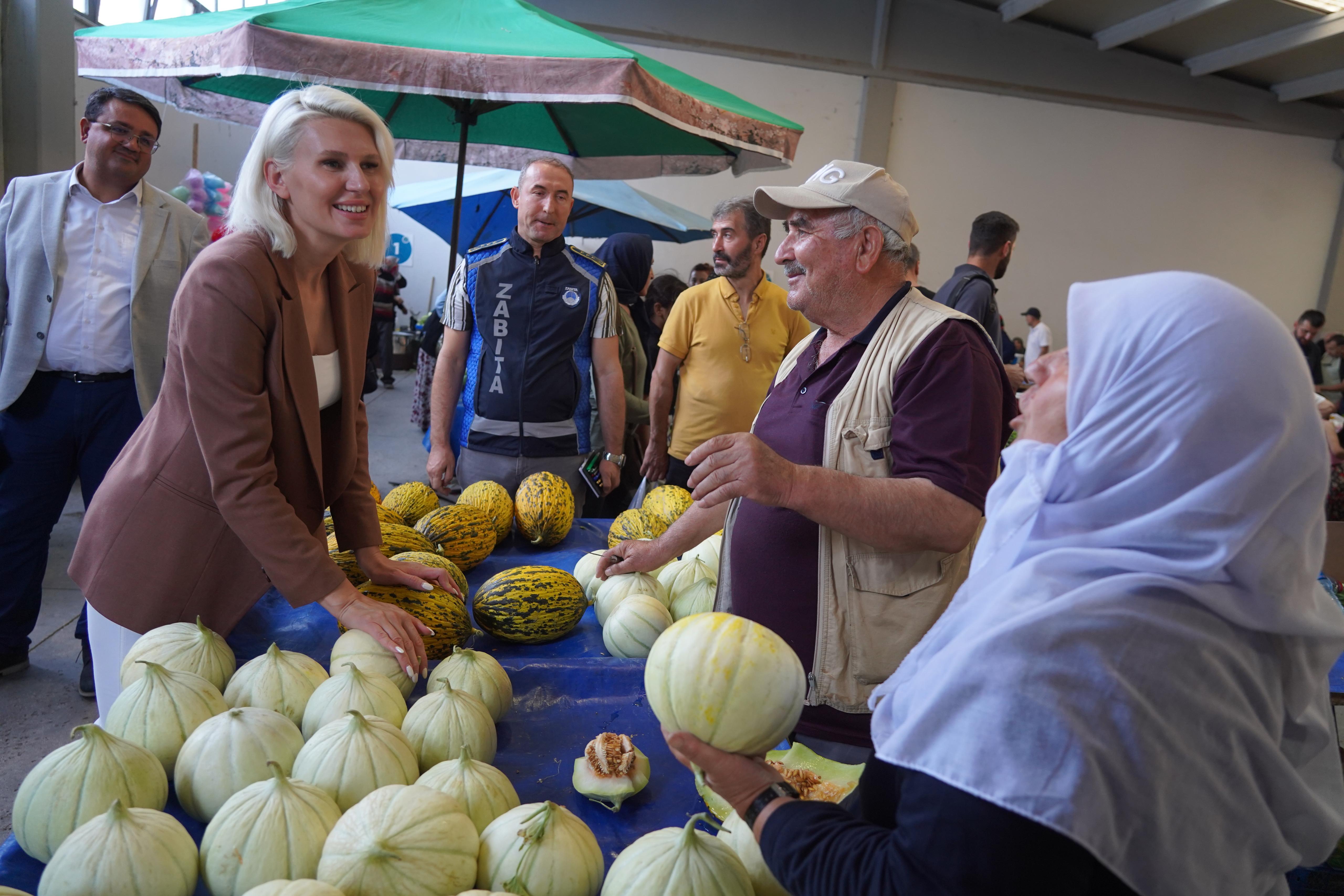 baskan-subasi-kapali-pazar-esnafi-ile-bulustu-4.jpg