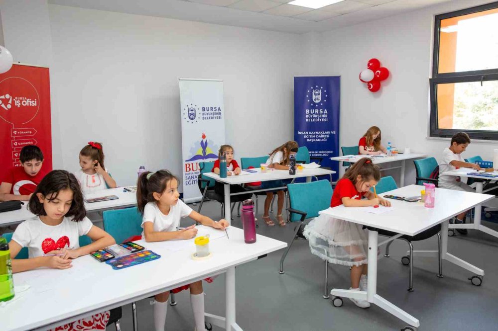 Sanat Atölyeleri Çocukların Hayatlarına Renk Kattı