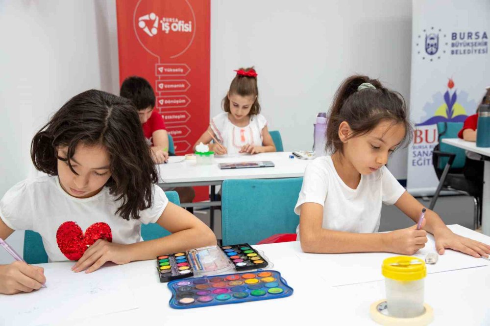 Sanat Atölyeleri Çocukların Hayatlarına Renk Kattı
