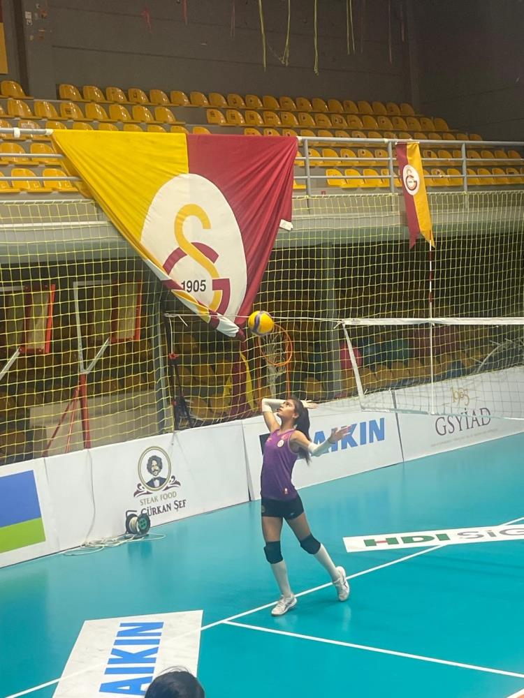 bilecikli-genc-voleybolcu-galatasarayda1.jpg