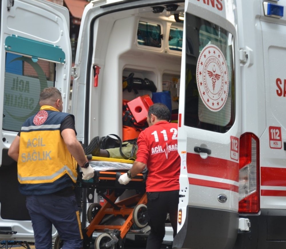 Bilecik’te Hafif Ticari Araç İle Otomobil Çarpıştı