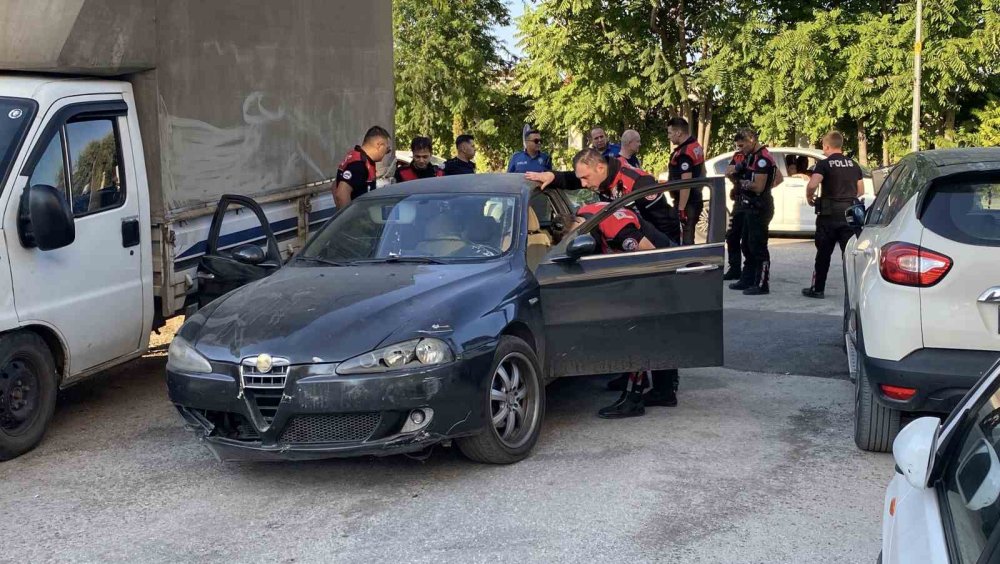 'Dur’ İhtarına Uymayan Sürücü Polisten Kaçarken Camdan Hassas Terazi Attı