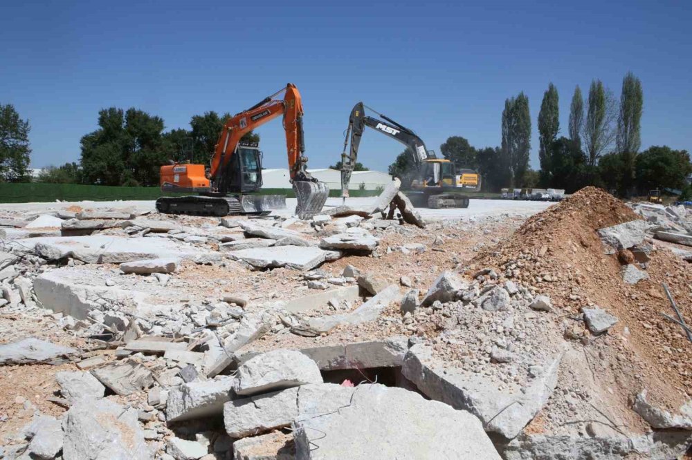 Alaaddinbey’de Kaçak Yapılara Temelden Müdahale