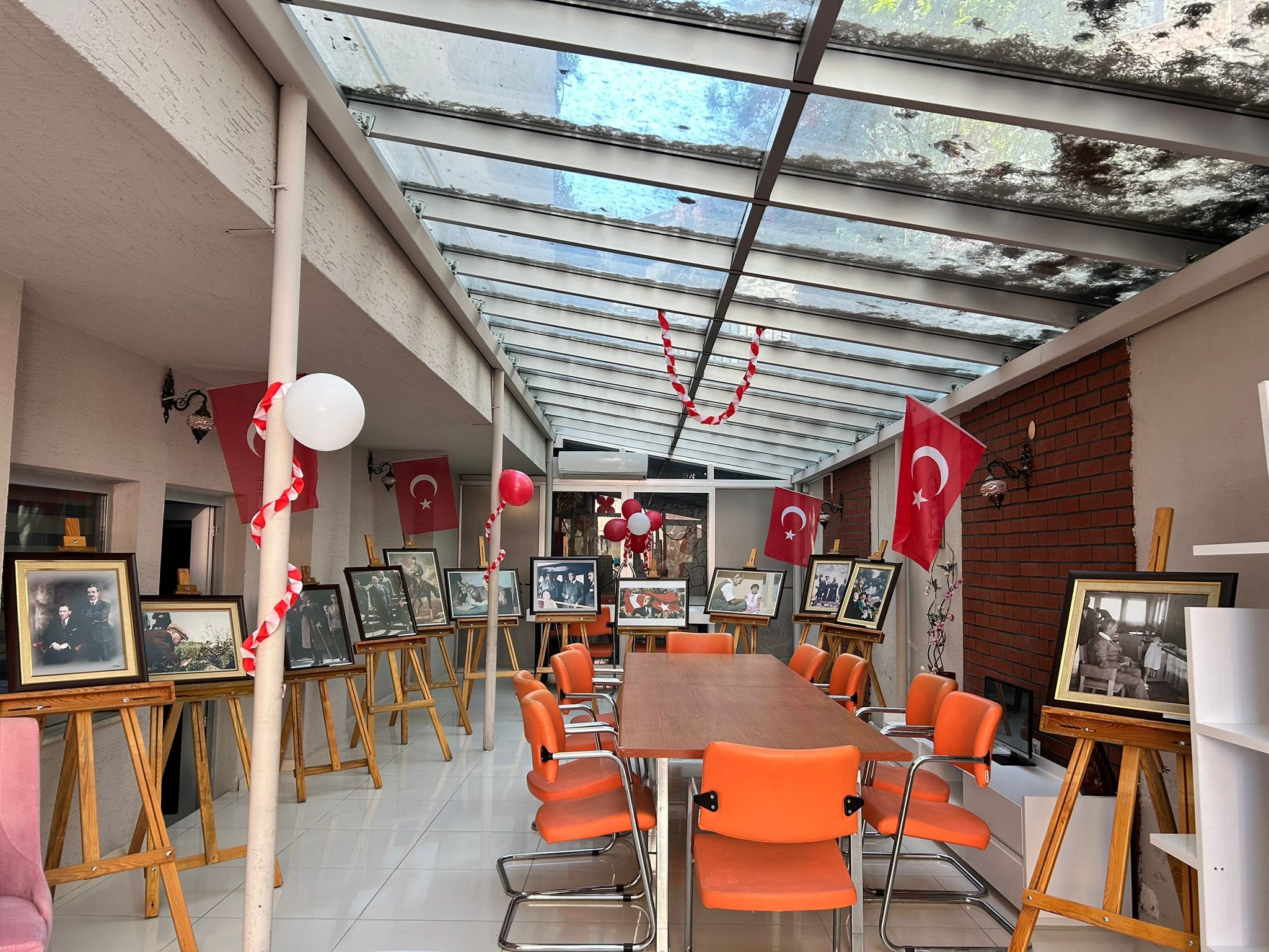 ataturk-temali-karma-sergi-acildi1.jpg