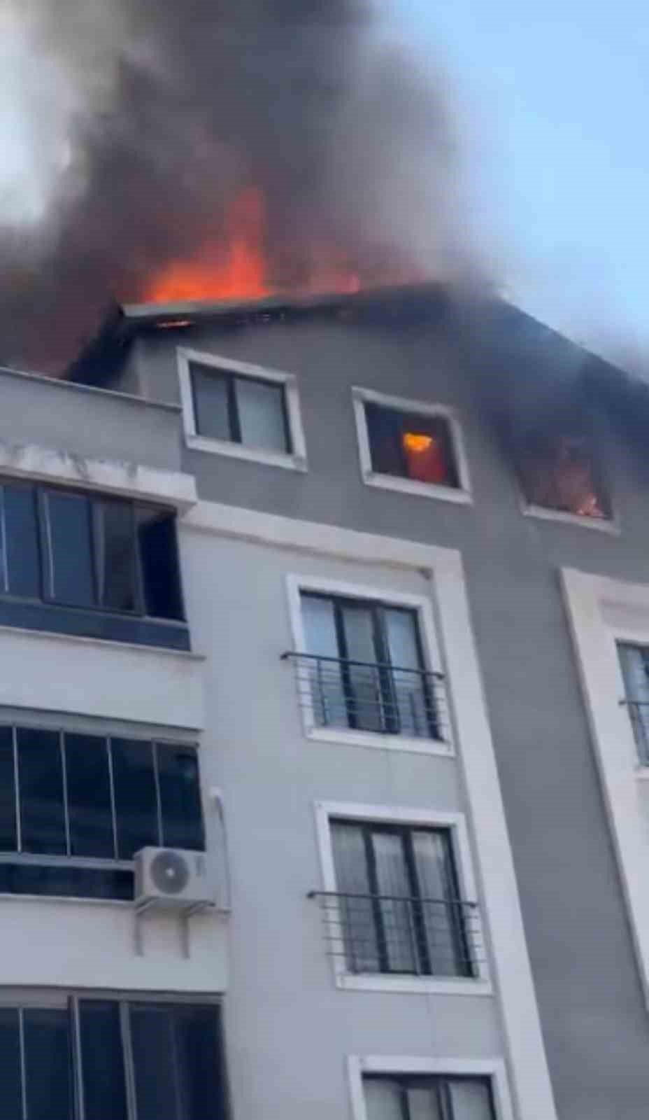 Bursa’da 6 Katlı Apartmanda Yangın