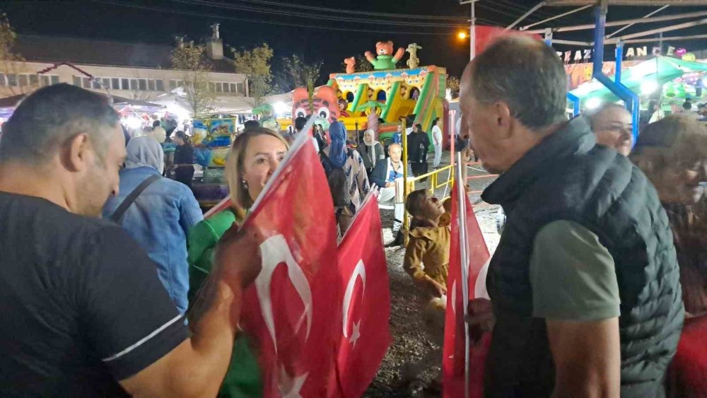 Pazaryeri’nde 30 Ağustos Coşkusu: 5 Bin Kişiye Türk Bayrağı Dağıtıldı