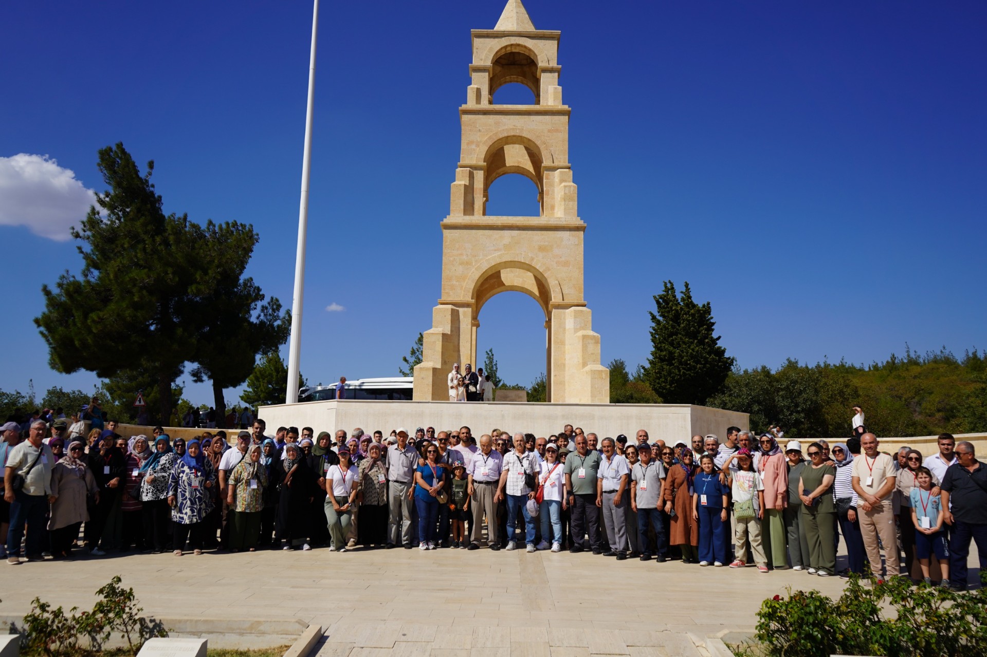 bilecik-belediyesinden-vatandaslara-canakkale-gezisi1.jpg
