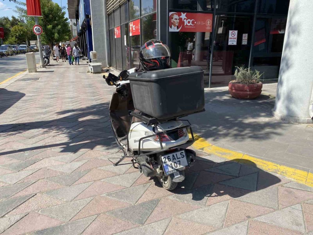 Kazanın Ardından Çarptığı Yayanın Tedavi Gördüğü Ambulansın Başından Ayrılmadı