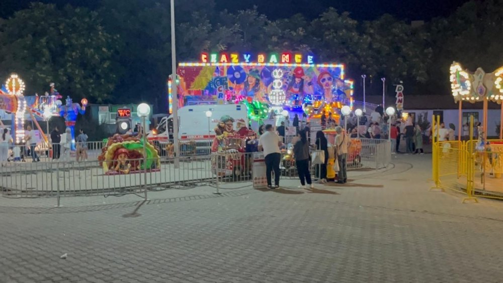 Lunaparktaki Oyuncakta Fenalaşan Şahıs Hastaneye Kaldırıldı