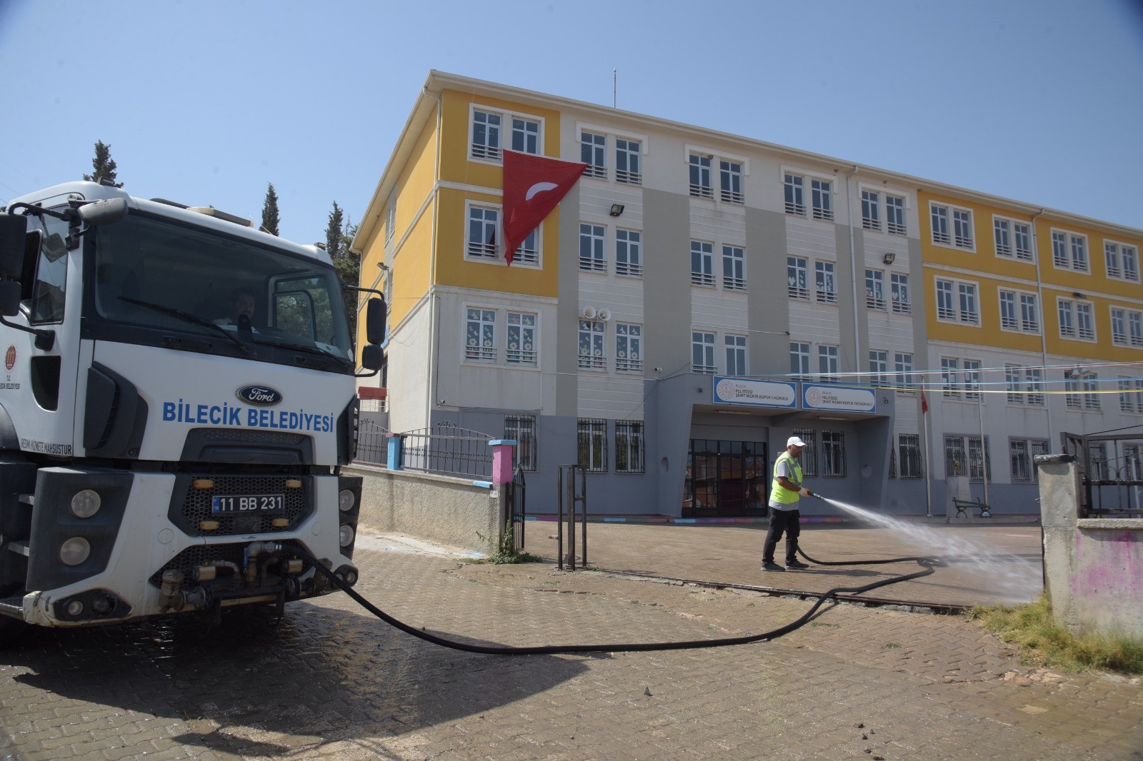 okul-bahceleri-yikandi.jpg