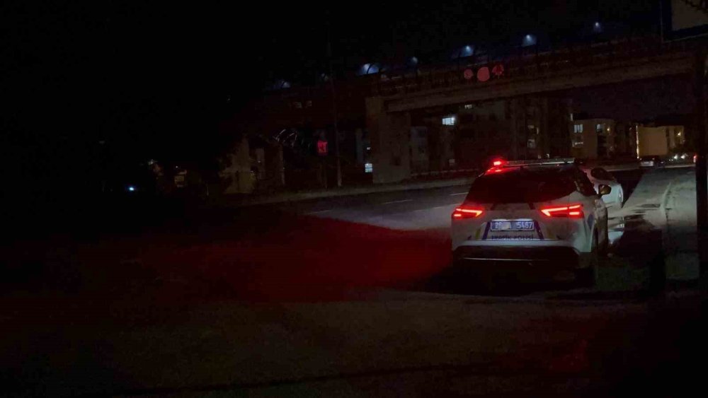 Yolun Karşısına Geçmeye Çalışan Yayalara Motosiklet Çarptı!