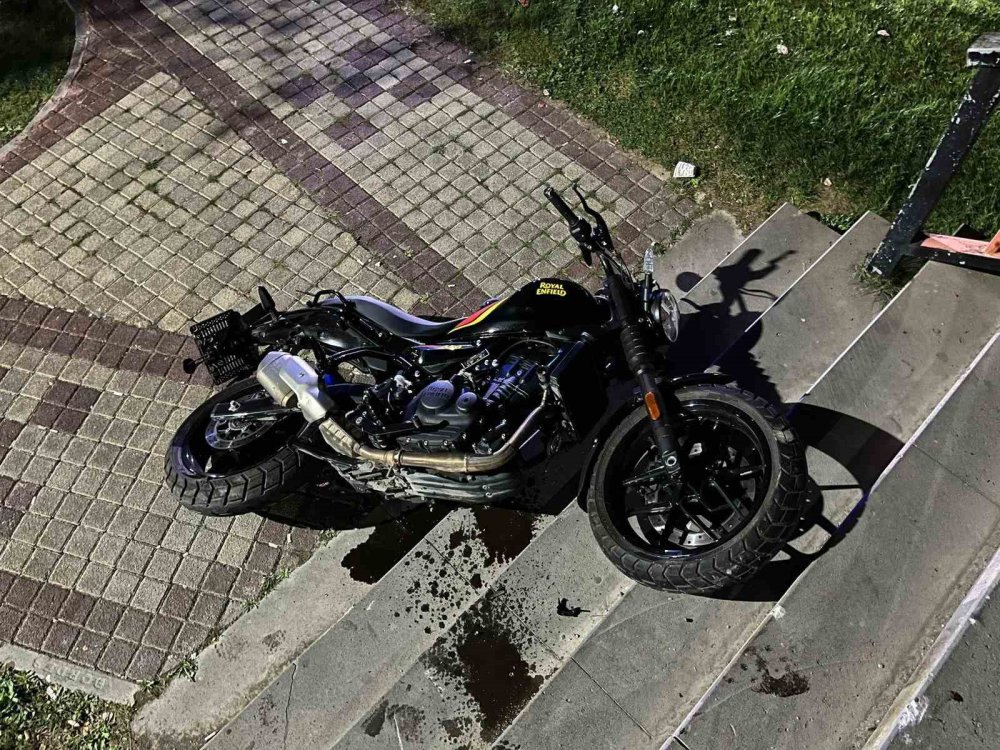 Yolun Karşısına Geçmeye Çalışan Yayalara Motosiklet Çarptı!