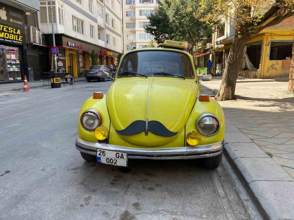 ’Bıyıklı Vosvos’ Vatandaşların Dikkatini Çekiyor