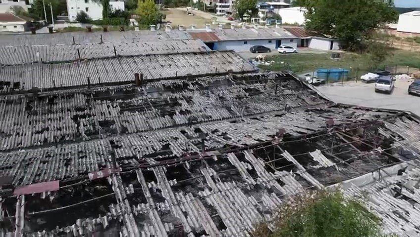 Yanan Fabrikadan Geriye Küle Dönmüş Enkaz Kaldı