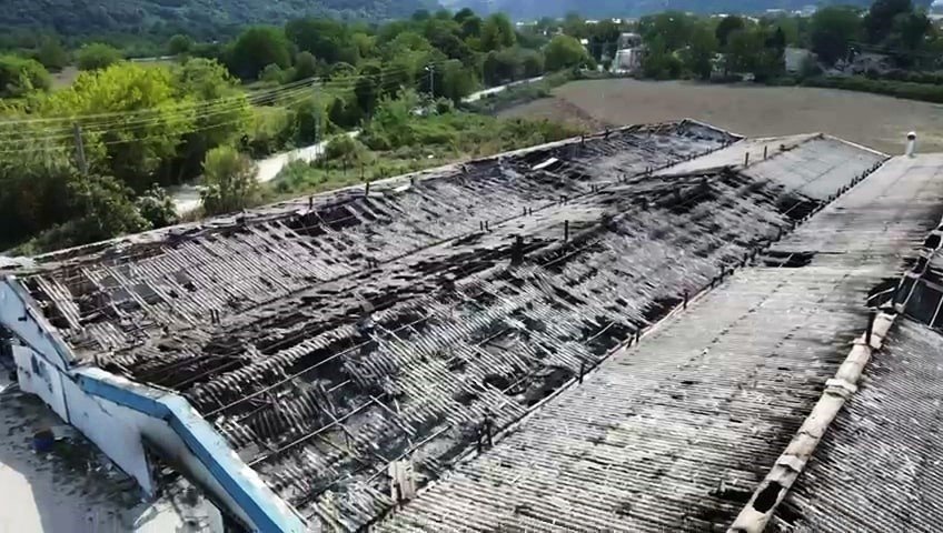 Yanan Fabrikadan Geriye Küle Dönmüş Enkaz Kaldı