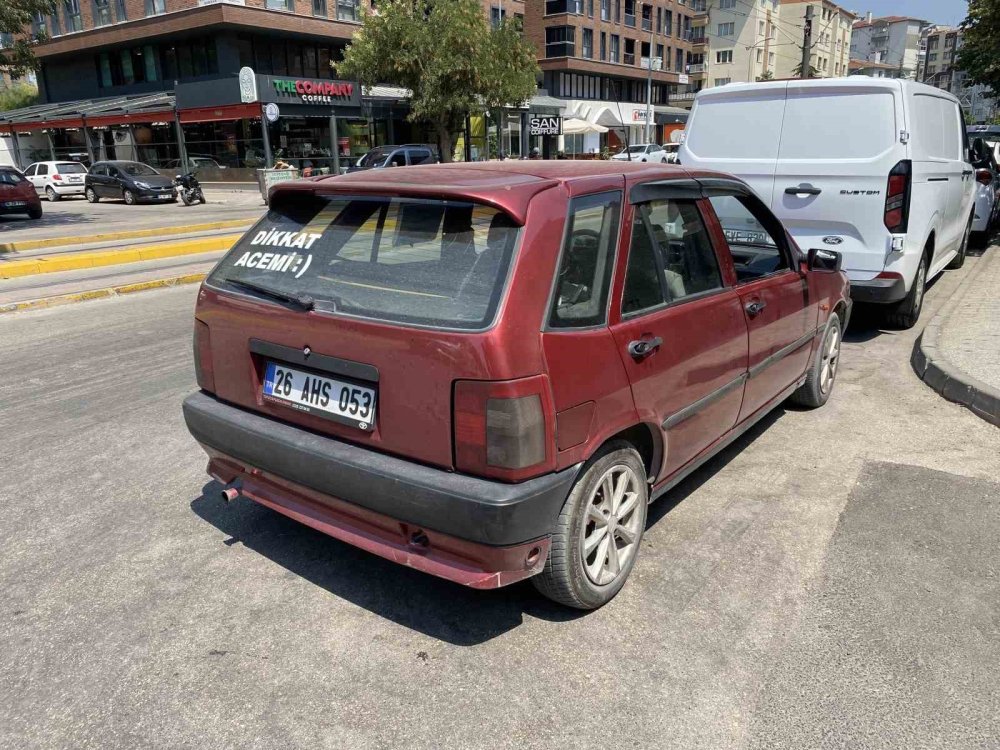 Aracının Arka Camında ’dikkat Acemi’ Yazan Sürücüden Trafikte Herkes Uzak Duruyor