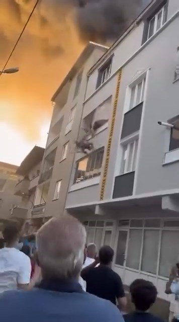 Bursa’daki Korku Dolu Anların Görüntüsü Ortaya Çıktı.. Hayata Böyle Tutundular
