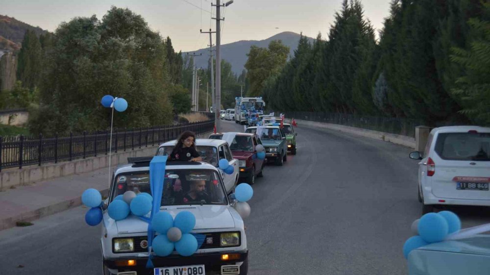 Nostaljik Araçlarla Sünnet Şöleni Coşkusu