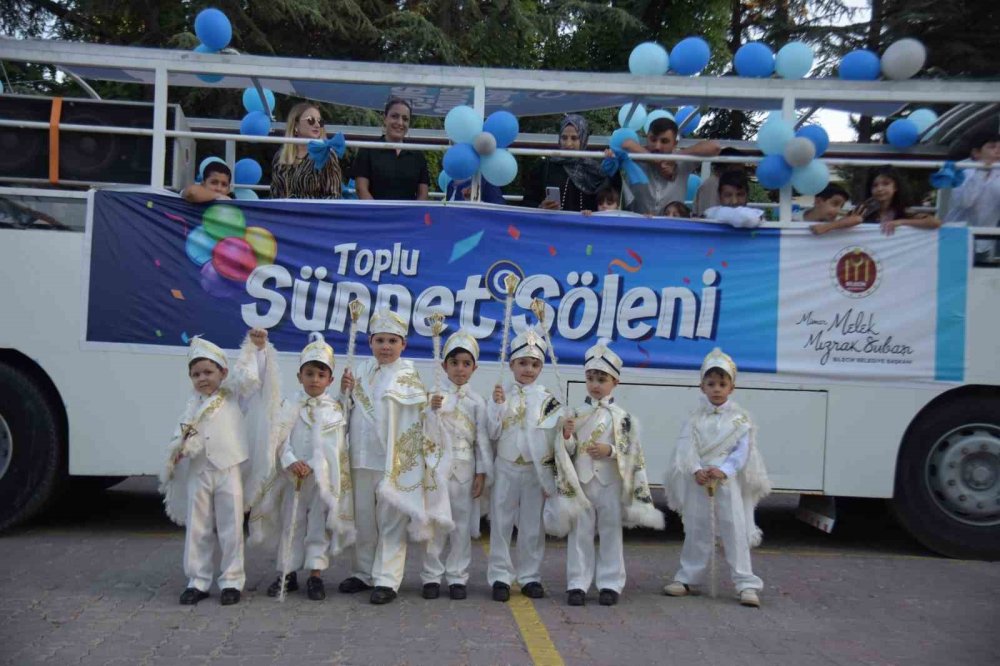 Nostaljik Araçlarla Sünnet Şöleni Coşkusu