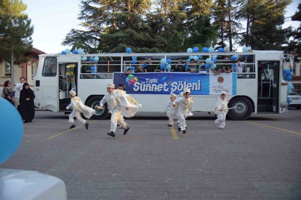 Nostaljik Araçlarla Sünnet Şöleni Coşkusu