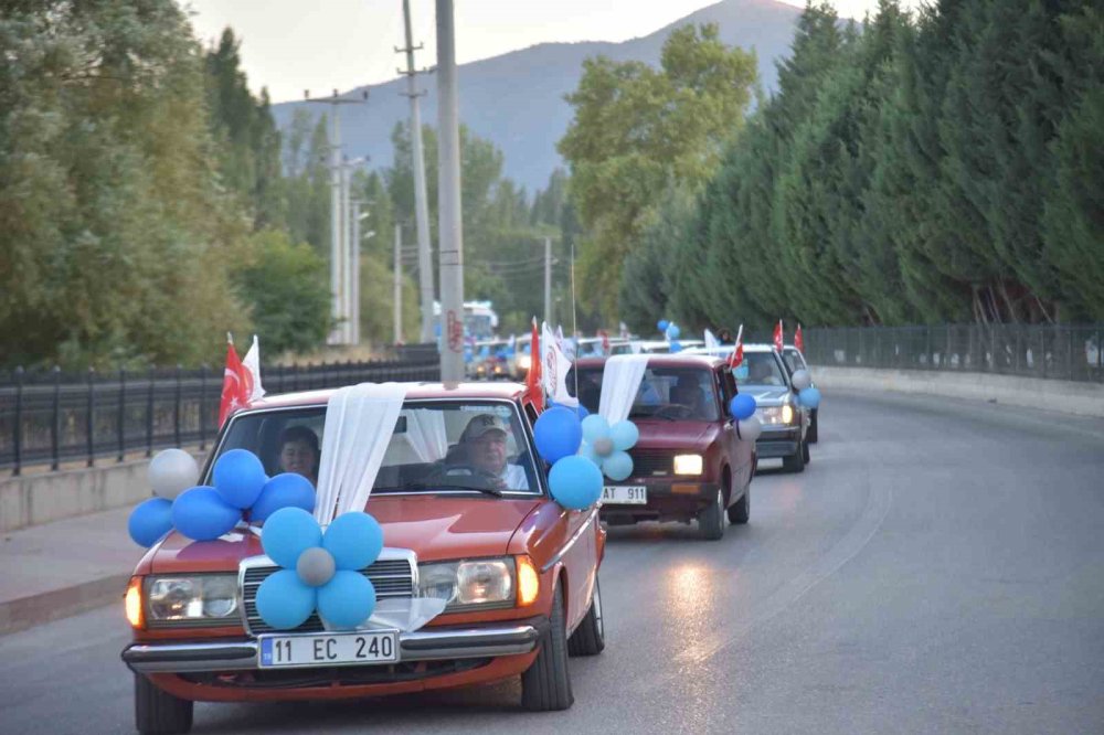 Nostaljik Araçlarla Sünnet Şöleni Coşkusu