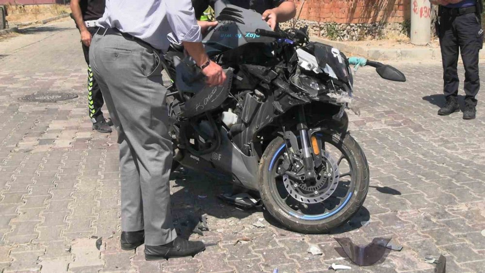 Otomobil İle Motosikletle Çarpıştı: 1 Yaralı