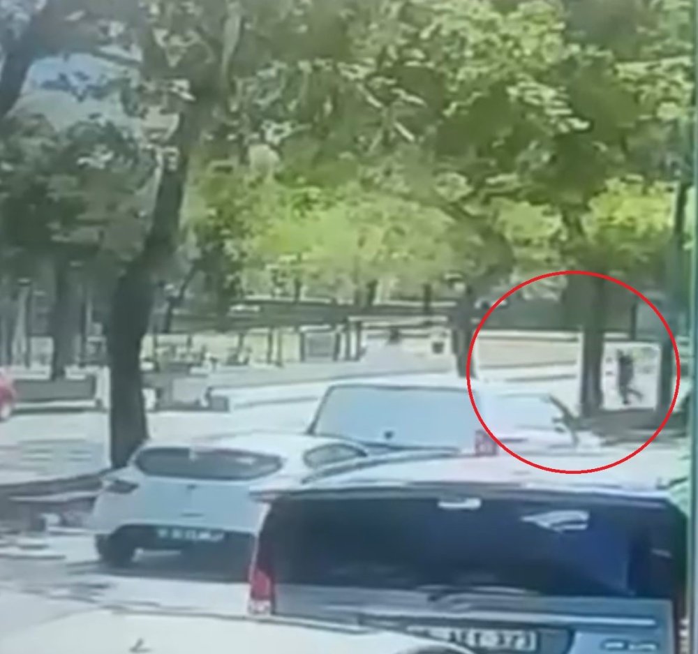 Ticari Aracın Çarptığı Adam Hayatını Kaybetti