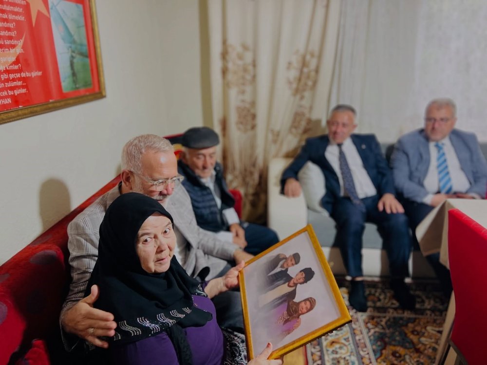Ak Parti Heyetinden Şehit Ailesine Ziyaret