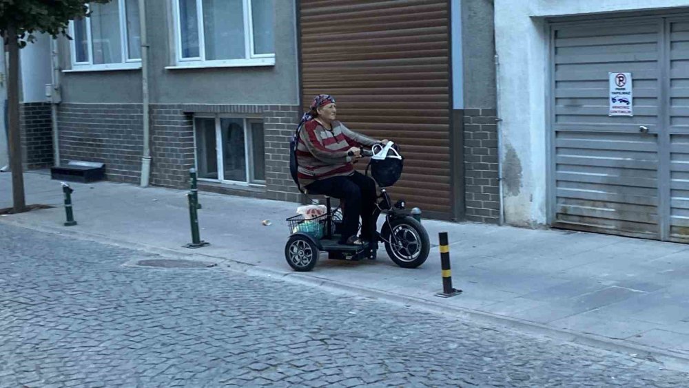 Daireden Yayılan Ağır Koku Üzerinde Ekipler Harekete Geçti