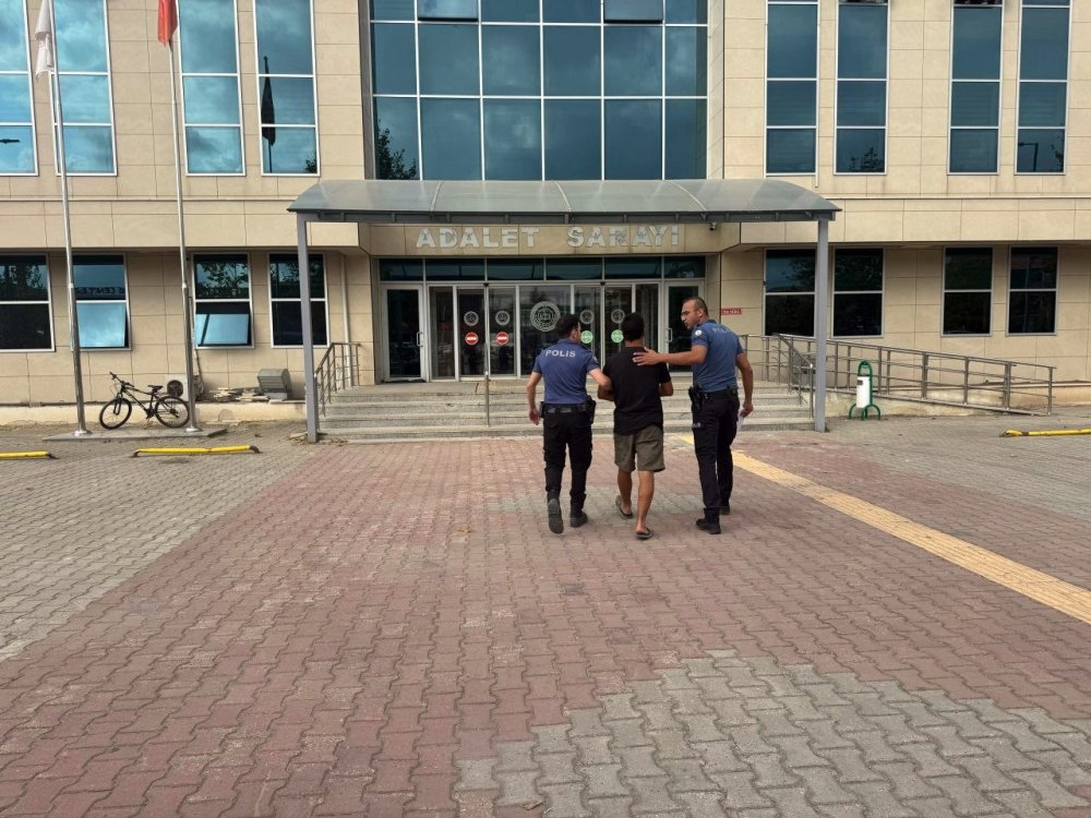 Denizde Kurtarıldı, Karada Yakalandı