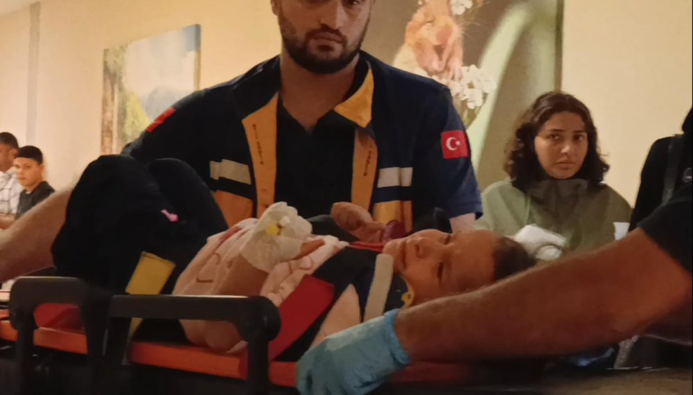 Balkondan Düşen 2 Yaşındaki Çocuk Yaralandı