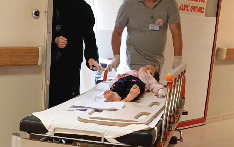 Balkondan Düşen 2 Yaşındaki Çocuk Yaralandı