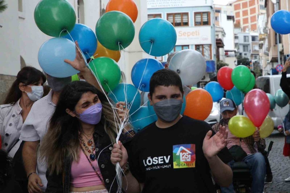Lösemiyi Yenen Ali Demir İçin Binlerce Balon Göğe Yükseldi