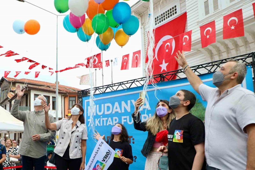 Lösemiyi Yenen Ali Demir İçin Binlerce Balon Göğe Yükseldi