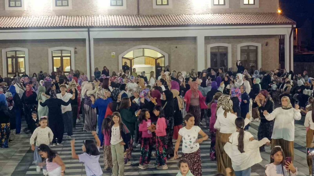 Bilecik’te Bin 500 Kadınla İlk ’şalvar Gecesi’ Coşkusu