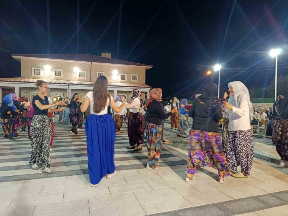 Bilecik’te Bin 500 Kadınla İlk ’şalvar Gecesi’ Coşkusu