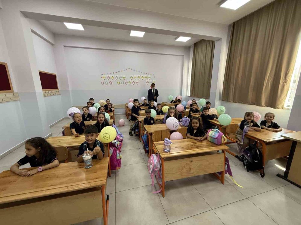 İlk Zil Çaldı: Yaklaşık 205 Bin Öğrenci Ders Başı Yaptı