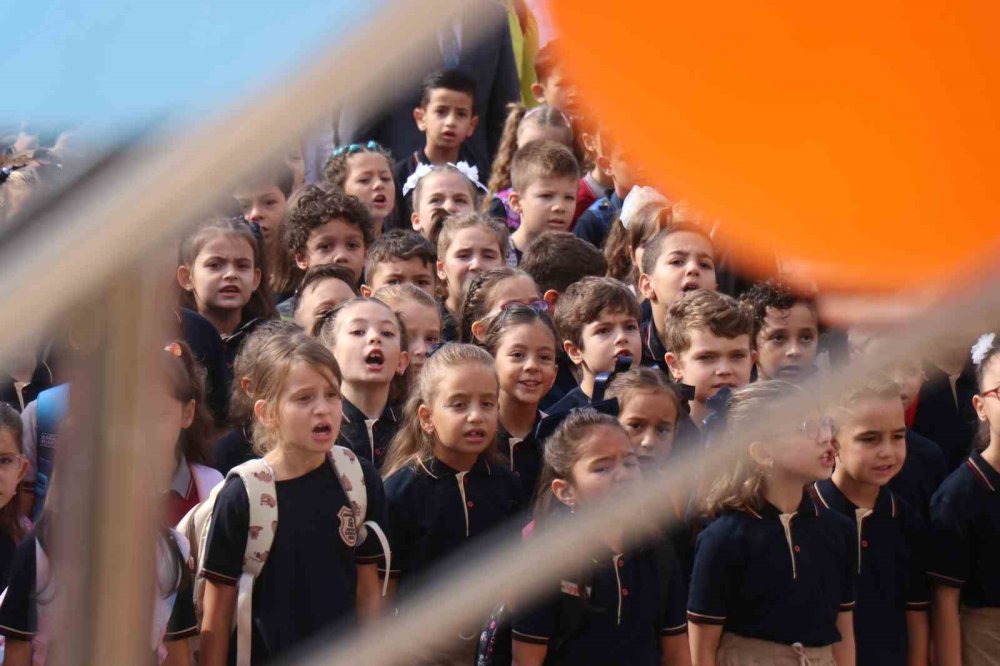 İlk Zil Çaldı: Yaklaşık 205 Bin Öğrenci Ders Başı Yaptı