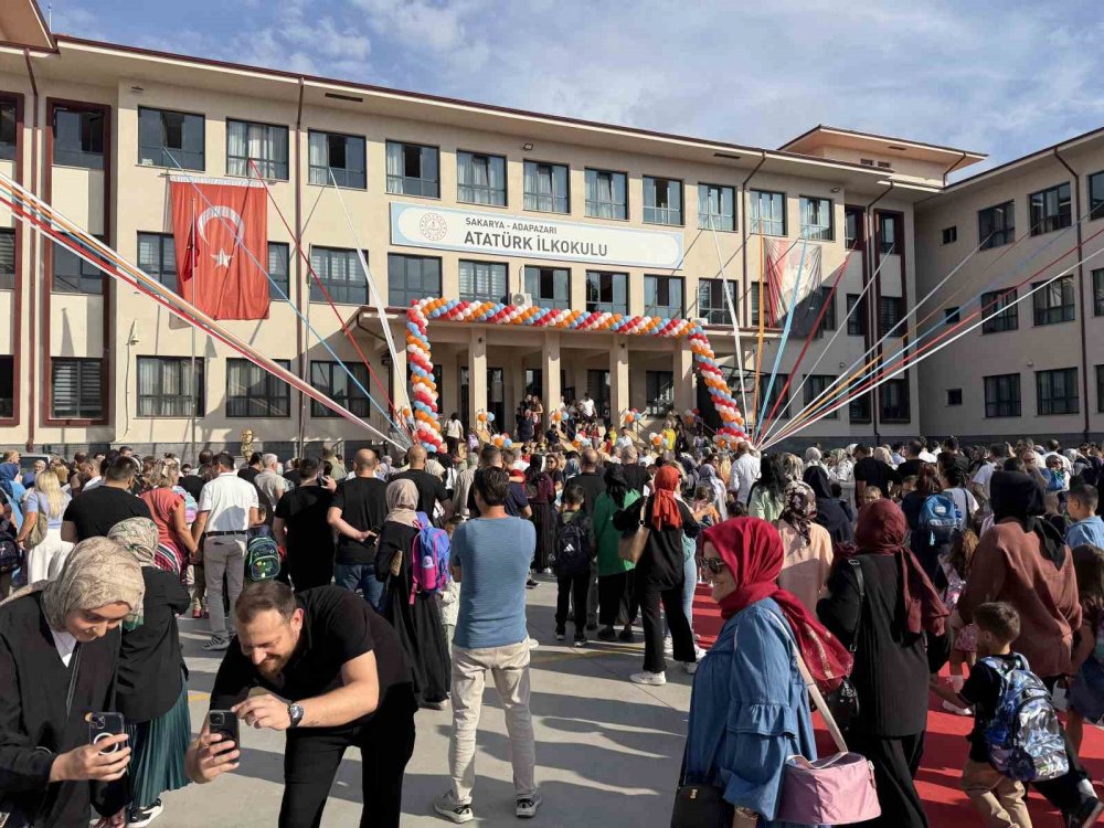 İlk Zil Çaldı: Yaklaşık 205 Bin Öğrenci Ders Başı Yaptı