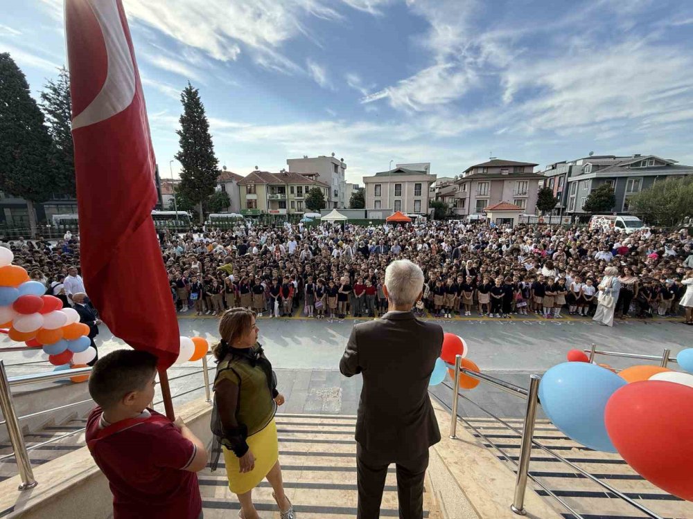 İlk Zil Çaldı: Yaklaşık 205 Bin Öğrenci Ders Başı Yaptı