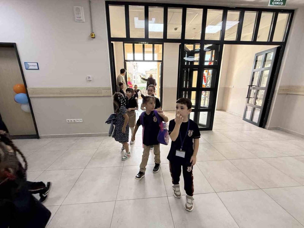 İlk Zil Çaldı: Yaklaşık 205 Bin Öğrenci Ders Başı Yaptı