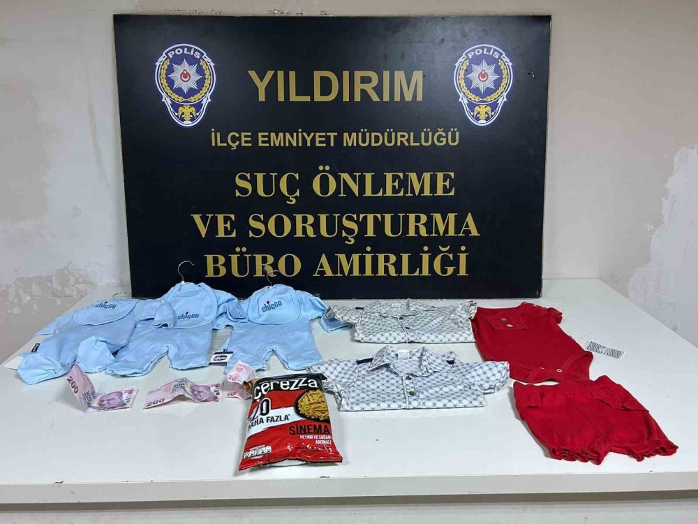 Kadın Tırnakçılar Polisi Aşamadı, 40 Yıl Hapis Cezasıyla Arandığı Ortaya Çıktı