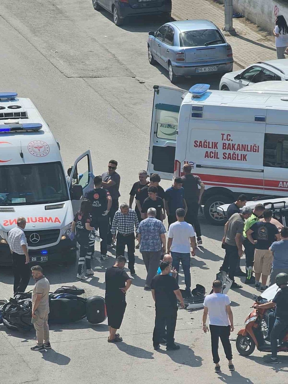 Otomobil İle Çarpışan Motosikletteki Çift Yaralandı