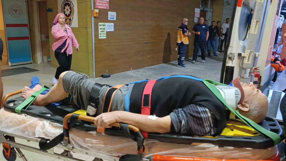 2 Otomobil Kafa Kafaya Çarpıştı 4 Kişi Yaralandı
